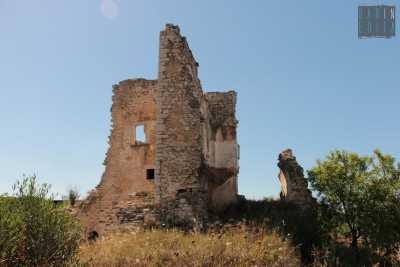Molfetta, tra i capannoni della zona industriale svetta una torre dell'XI secolo